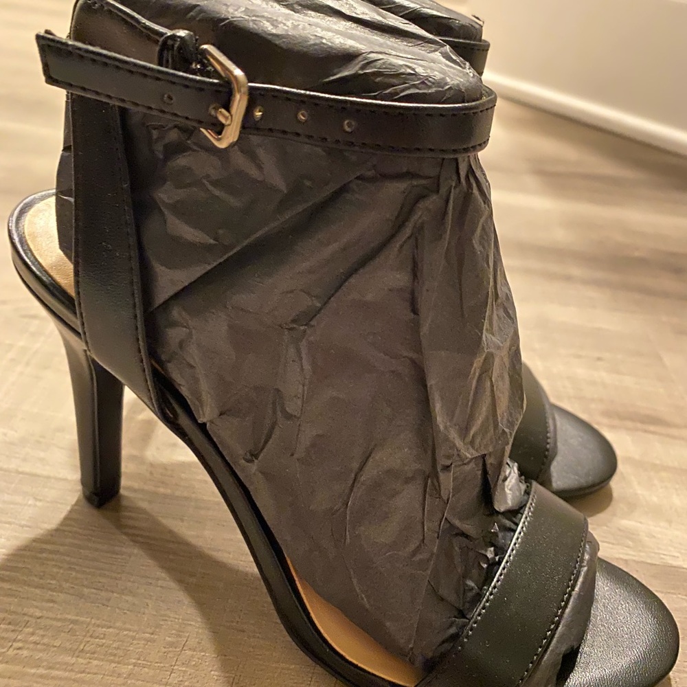 Nine West, brand new, never worn (see bottom photo) size 5.5 heeled sandals